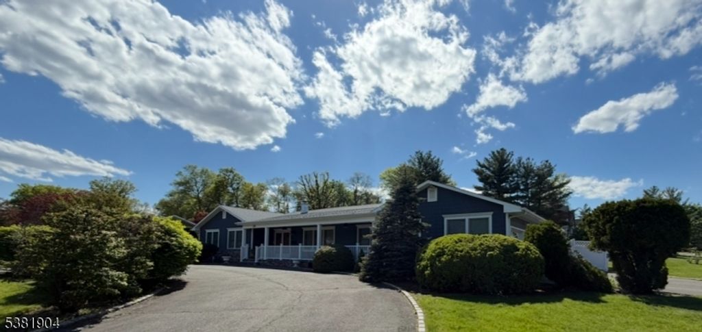 39 Wingate Dr, Livingston Twp., NJ 07039