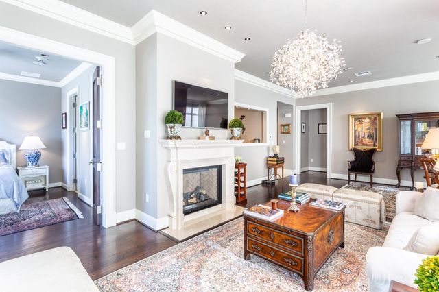 2525 N PEARL Street 1105, Dallas, TX 75201