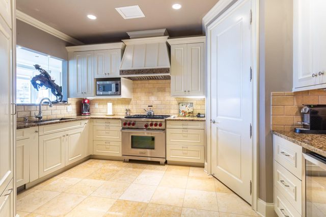 2525 N PEARL Street 1105, Dallas, TX 75201