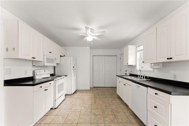 8615 Bayhill Drive, Gainesville, GA 30506