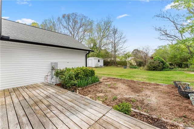 8615 Bayhill Drive, Gainesville, GA 30506