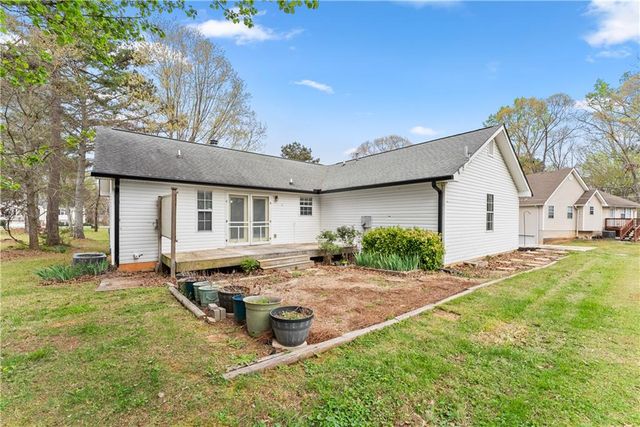 8615 Bayhill Drive, Gainesville, GA 30506