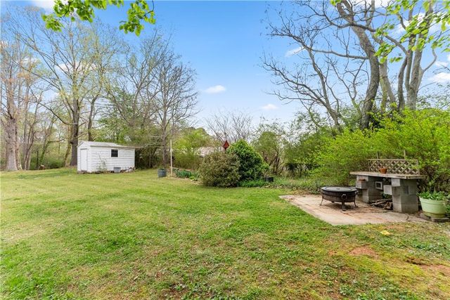 8615 Bayhill Drive, Gainesville, GA 30506