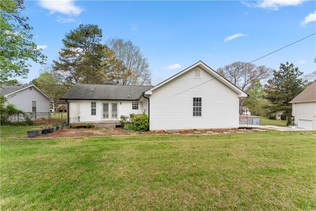 8615 Bayhill Drive, Gainesville, GA 30506