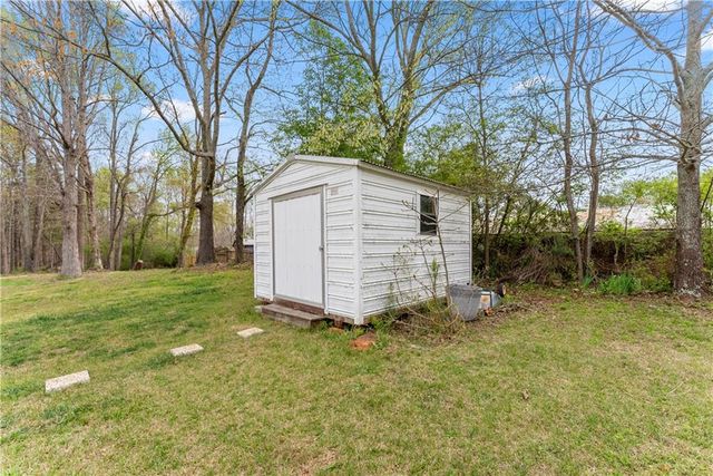 8615 Bayhill Drive, Gainesville, GA 30506