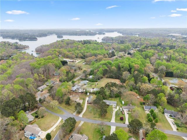 8615 Bayhill Drive, Gainesville, GA 30506