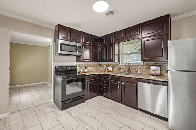 3154 Chamness Court, Haltom City, TX 76117