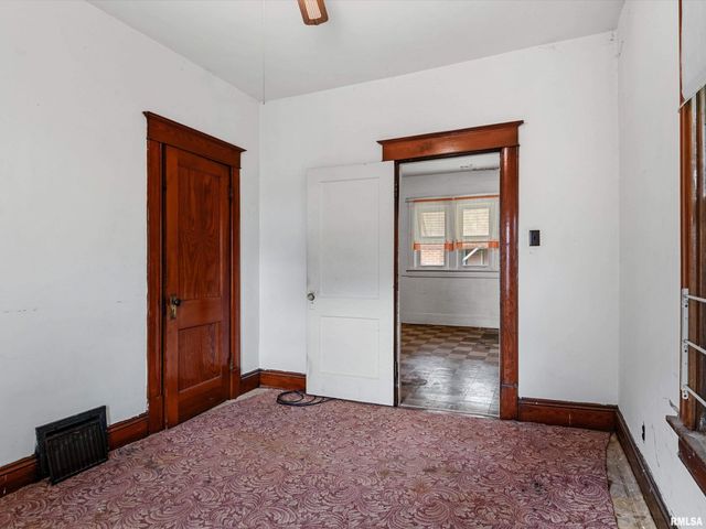 621 Wood Avenue, Springfield, IL 62702