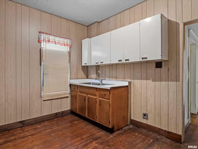 621 Wood Avenue, Springfield, IL 62702