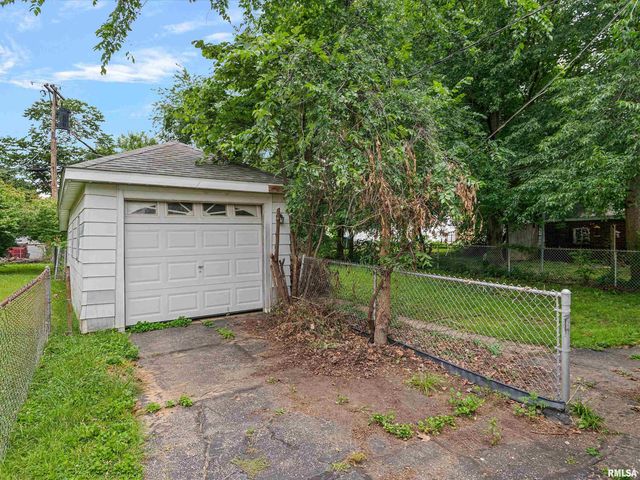 621 Wood Avenue, Springfield, IL 62702