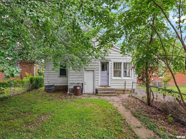 621 Wood Avenue, Springfield, IL 62702