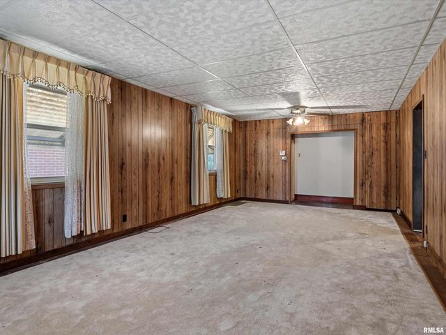 621 Wood Avenue, Springfield, IL 62702
