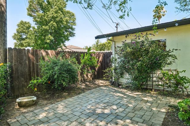 2097 20th Ave, Sacramento, CA 95822
