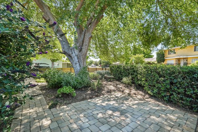 2097 20th Ave, Sacramento, CA 95822