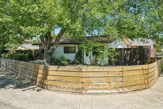 2097 20th Ave, Sacramento, CA 95822