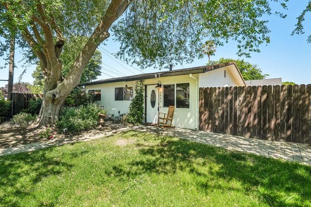 2097 20th Ave, Sacramento, CA 95822