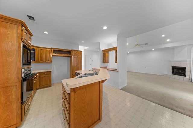 943 Fairway Drive, Duncanville, TX 75137