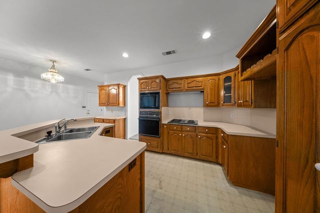 943 Fairway Drive, Duncanville, TX 75137