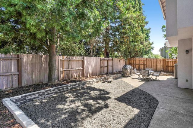 8675 Falmouth Way, Sacramento, CA 95823