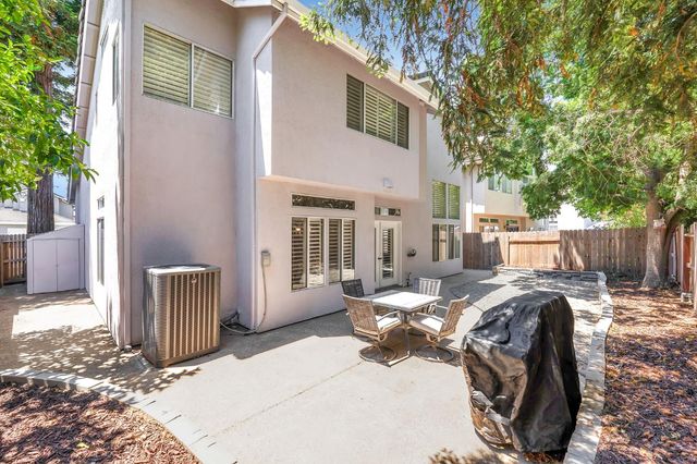 8675 Falmouth Way, Sacramento, CA 95823