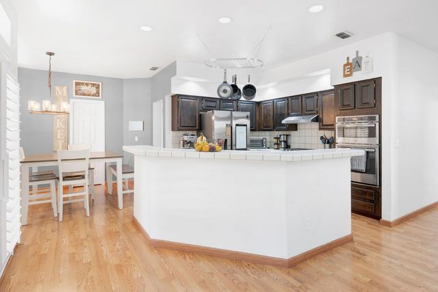 8675 Falmouth Way, Sacramento, CA 95823