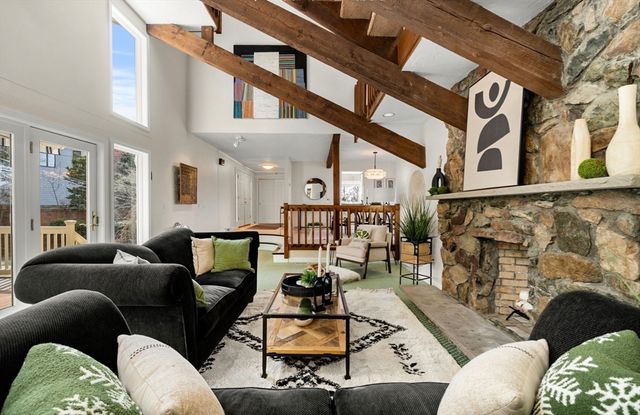 2 Rolleston Rd, Marblehead, MA 01945