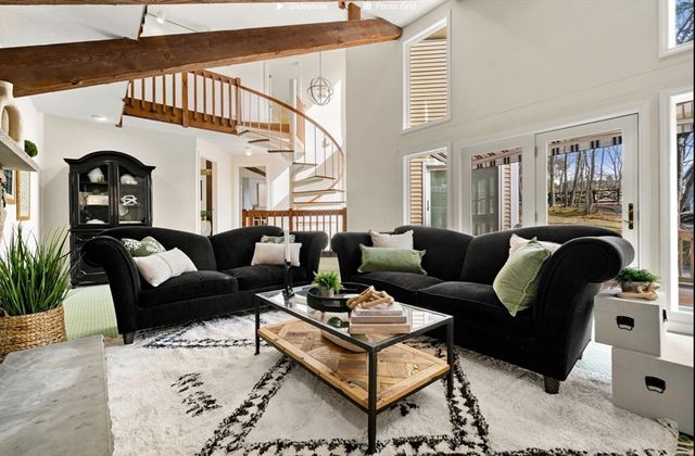 2 Rolleston Rd, Marblehead, MA 01945