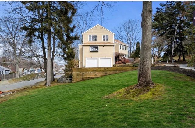 2 Rolleston Rd, Marblehead, MA 01945