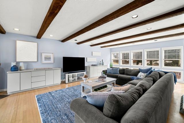 2 Rolleston Rd, Marblehead, MA 01945