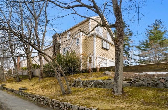 2 Rolleston Rd, Marblehead, MA 01945