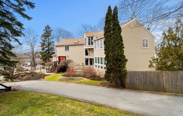 2 Rolleston Rd, Marblehead, MA 01945