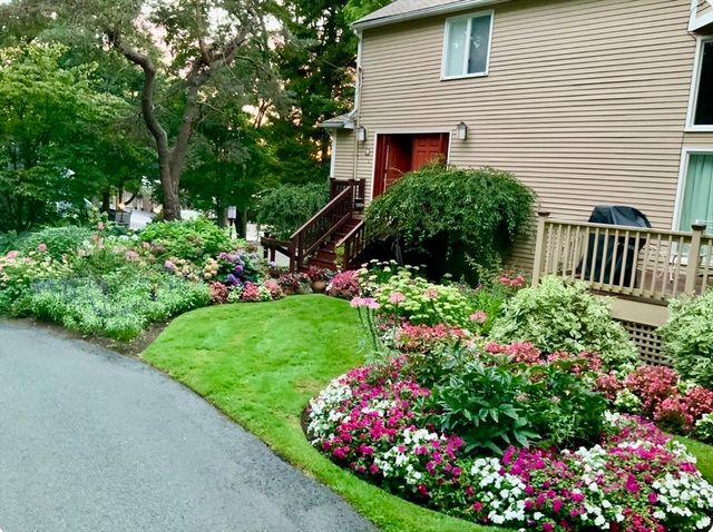 2 Rolleston Rd, Marblehead, MA 01945