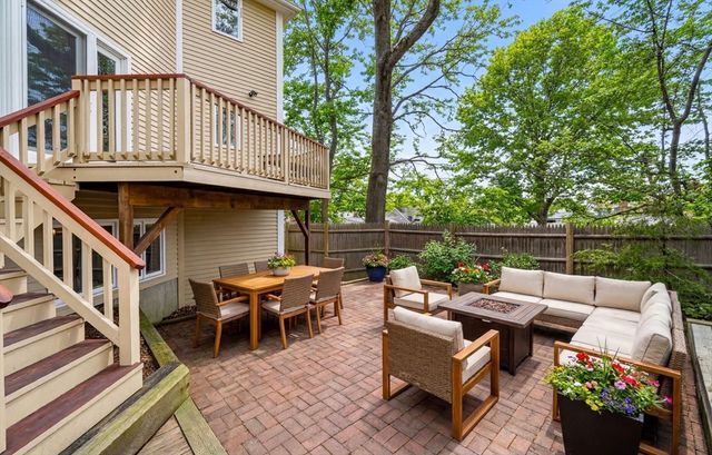2 Rolleston Rd, Marblehead, MA 01945