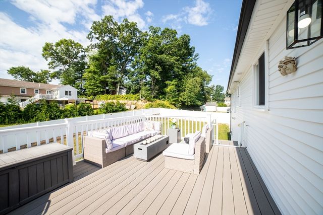 29 Phyllis Rd, Taunton, MA 02780