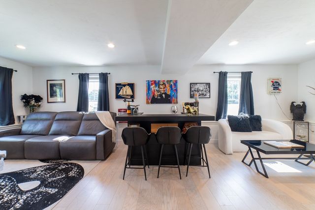 29 Phyllis Rd, Taunton, MA 02780