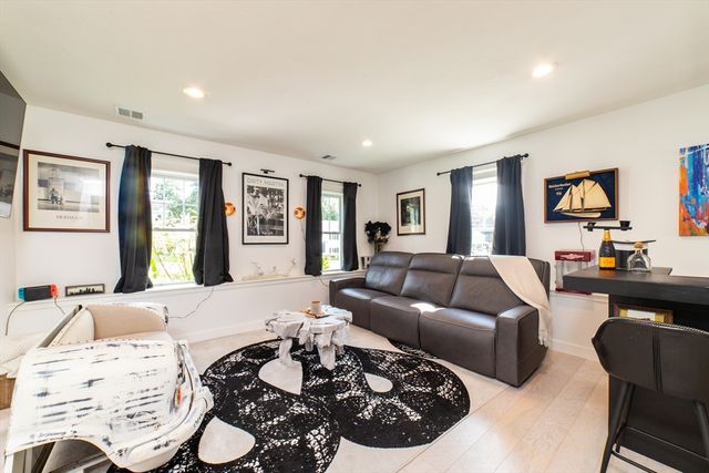29 Phyllis Rd, Taunton, MA 02780