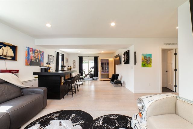 29 Phyllis Rd, Taunton, MA 02780