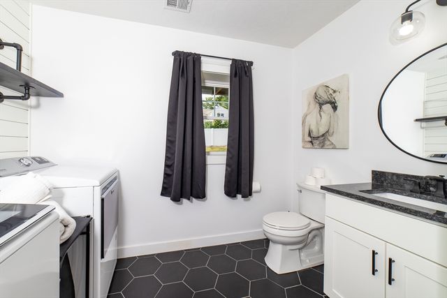 29 Phyllis Rd, Taunton, MA 02780