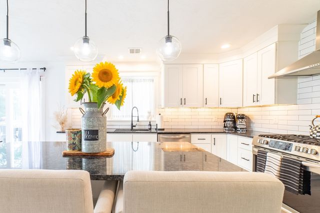 29 Phyllis Rd, Taunton, MA 02780