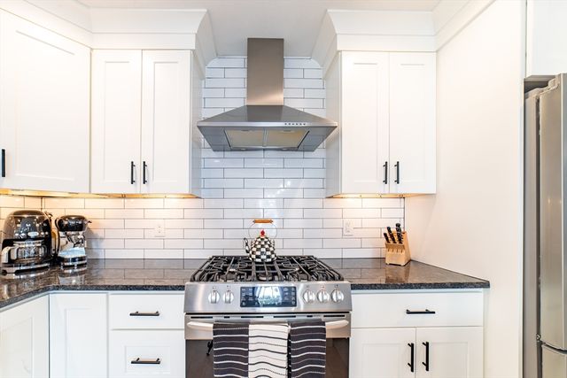 29 Phyllis Rd, Taunton, MA 02780