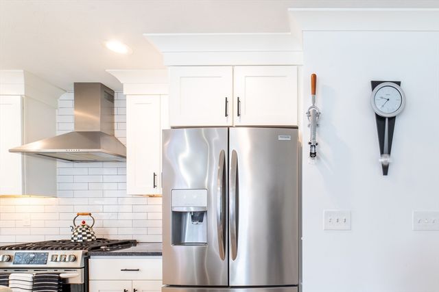 29 Phyllis Rd, Taunton, MA 02780