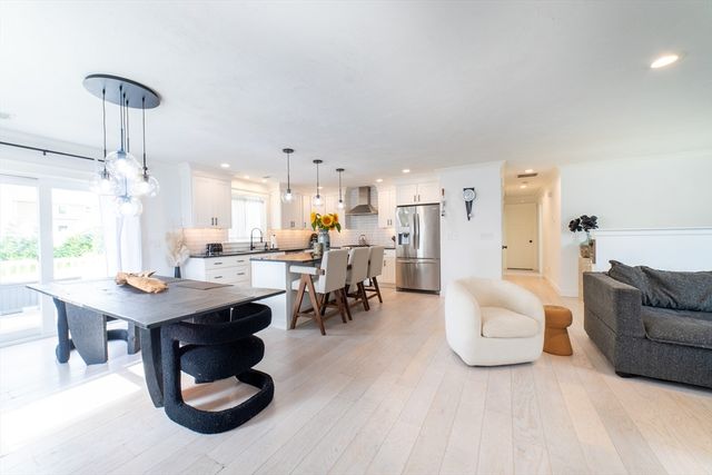 29 Phyllis Rd, Taunton, MA 02780