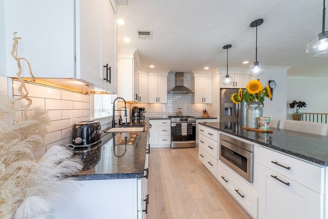 29 Phyllis Rd, Taunton, MA 02780