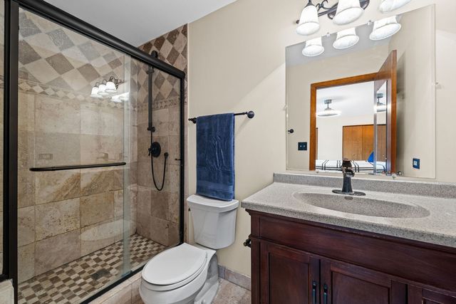 281 Tyler Court, Libertyville, IL 60048