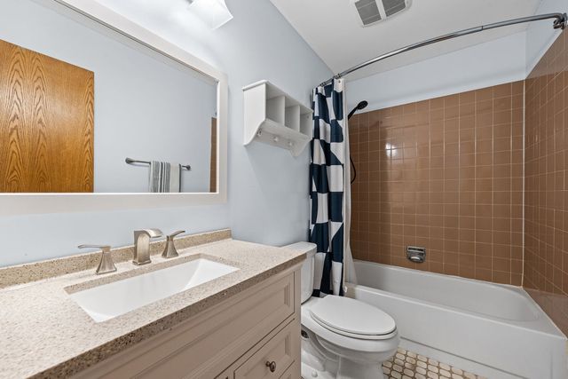 281 Tyler Court, Libertyville, IL 60048