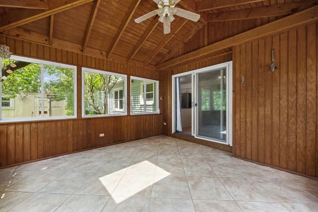 281 Tyler Court, Libertyville, IL 60048
