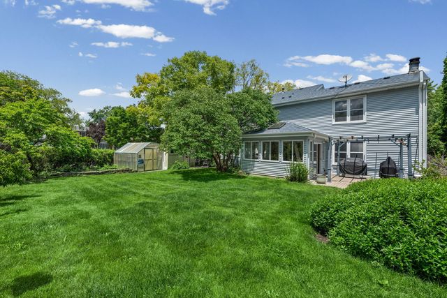 281 Tyler Court, Libertyville, IL 60048