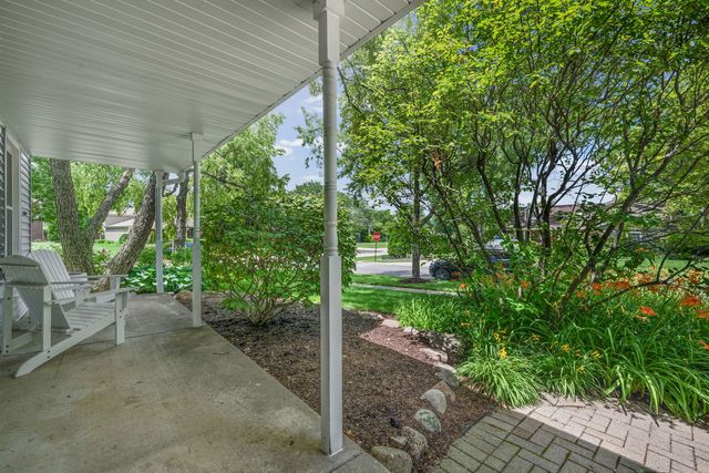 281 Tyler Court, Libertyville, IL 60048