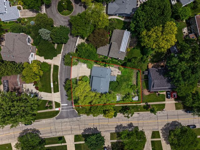 281 Tyler Court, Libertyville, IL 60048