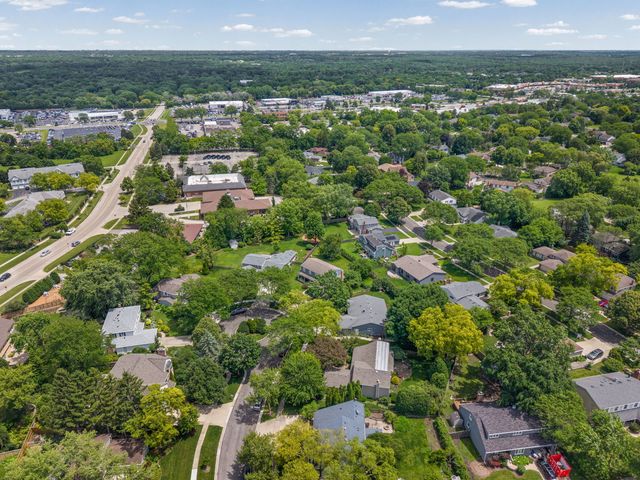 281 Tyler Court, Libertyville, IL 60048